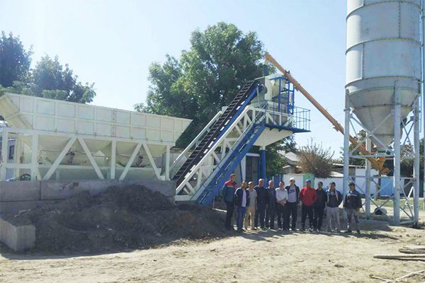 Nigeria YHZS35 Mobile Concrete Batching Plant